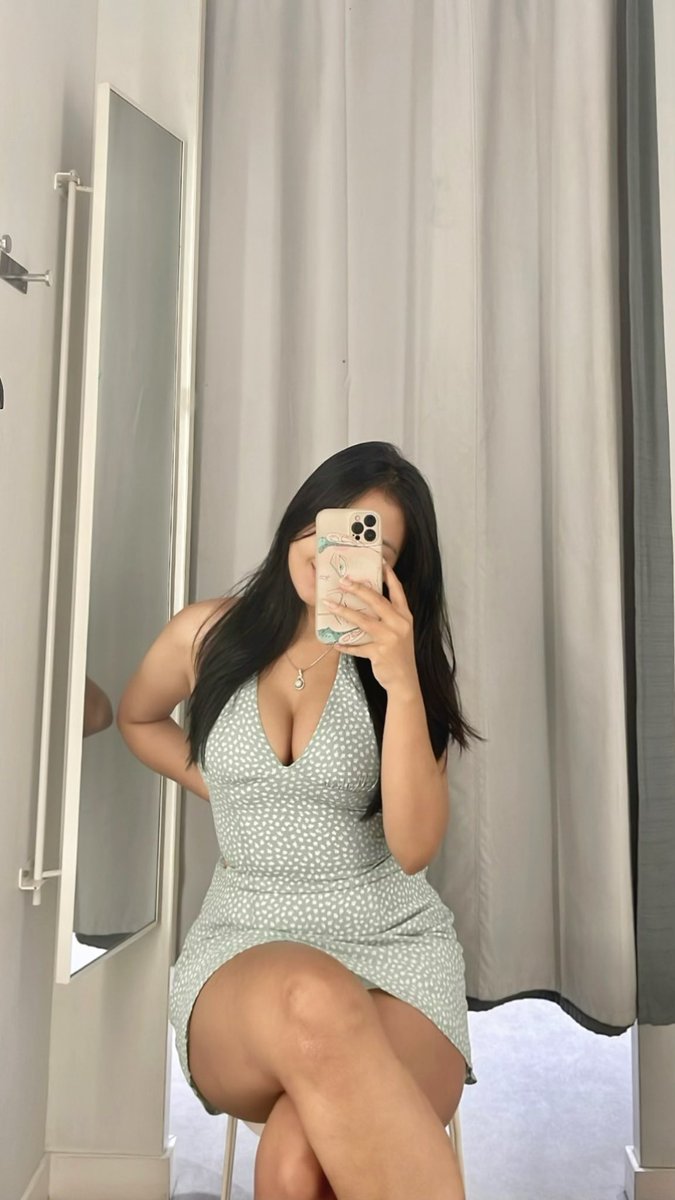 bleedintearss's tweet photo. mirrorselfie https://t.co/VUdFAmPJ5S