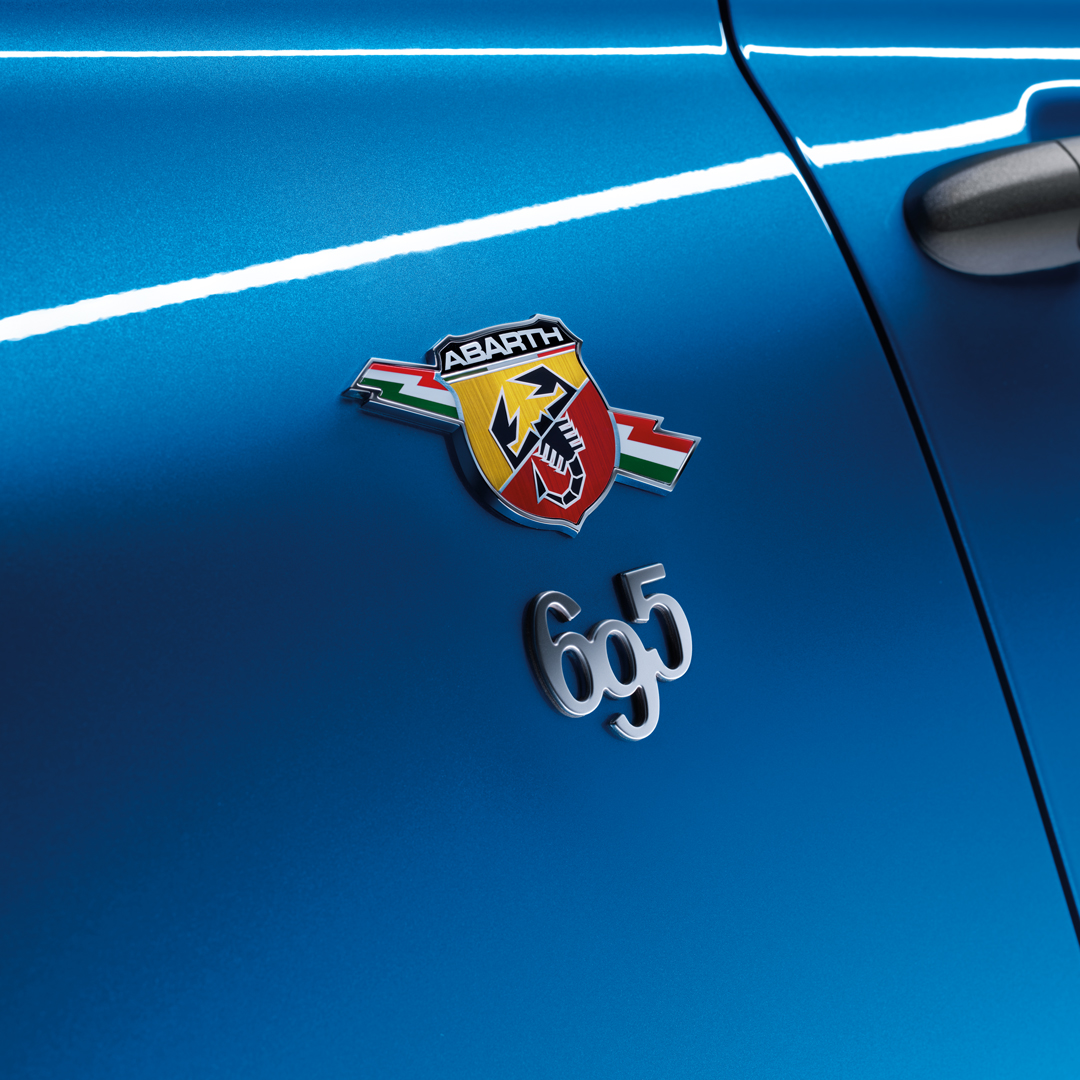 ABARTH_JAPAN's tweet photo. 1970年代にラリーシーンを席巻した伝説のマシンにオマージュを捧げた200台限定の『 #ABARTH 695 TRIBUTO 131 RALLY』。この限定車を含む『695』シリーズをご紹介するフェアを、7/8（土）-9（日）に開催。ぜひショールームへ。
https://t.co/MIeMB7bVMr https://t.co/xqe5nXOo34
