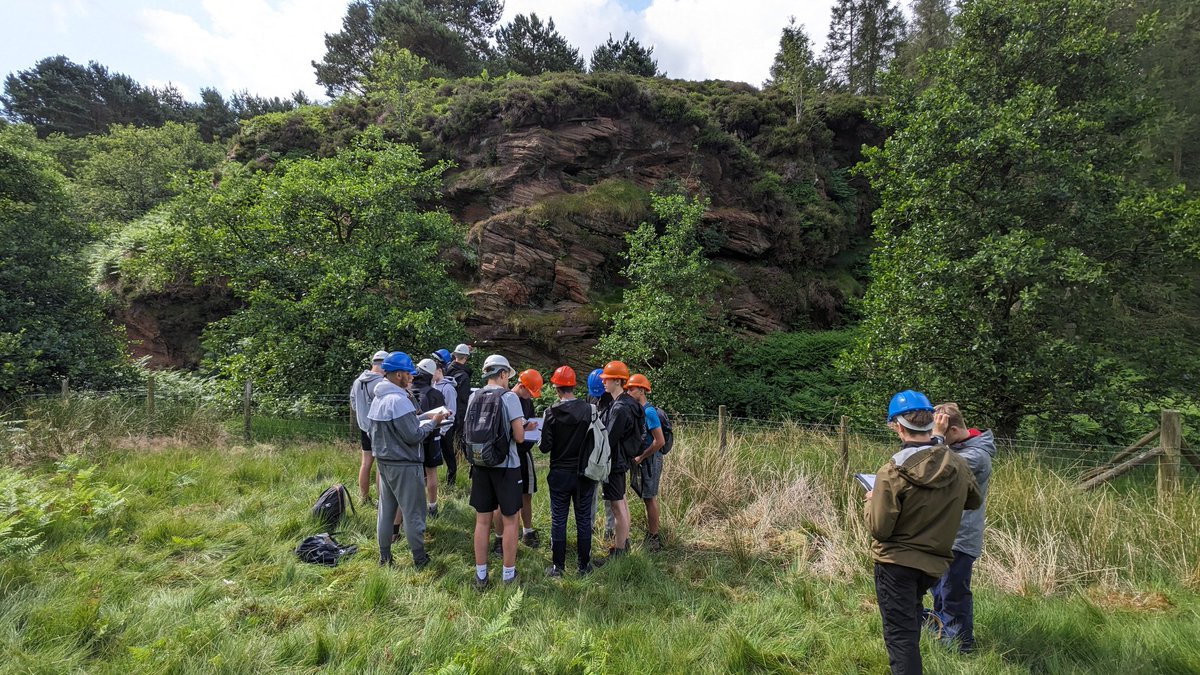 AGSB_Geology's tweet photo. A brighter start today, perfect weather for some sedimentary environment interpretation #ThinkGeology @agsb_official #Geoliday https://t.co/sujCBa2NyN