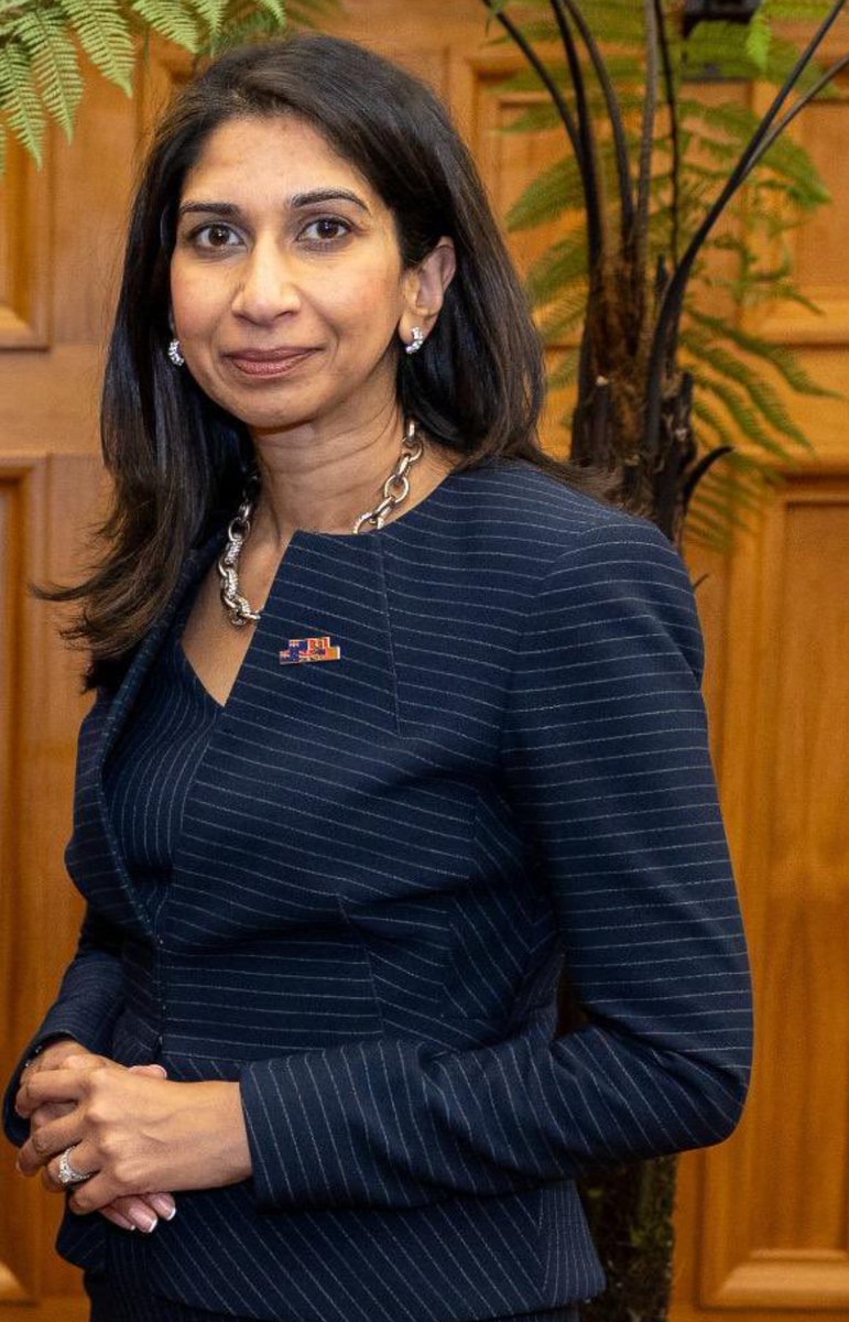 Tintin_Trips's tweet photo. Court of Appeal rules that Suella Braverman’s plan to dump asylum seekers in Rwanda is illegal.
#RwandaNotInMyName #SuellaBraverman #IllegalMigrationBill https://t.co/09VZRKnhuL