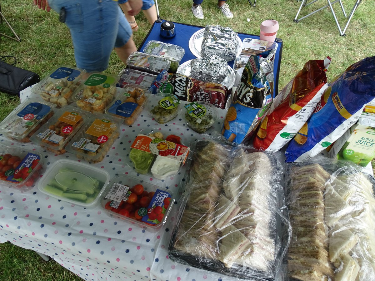 SLHertfordshire's tweet photo. As we come to the end of #SharedLivesWeek2023, we thought we'd share some photos from our picnic that he held on Wednesday🥪🍎

It was an extraordinary day with even more extraordinary company (and food...our Shared Lives families really do know how to cook! 🤤)

#BetterShared https://t.co/z1CI8jrtd5