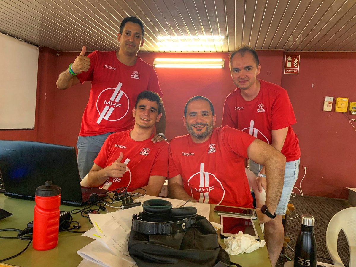 4️⃣ pabellones
4️⃣9️⃣ equipos
1️⃣5️⃣6️⃣ partidos
8️⃣0️⃣0️⃣ jugadores y jugadoras

🤾‍♀️ Esos fueron los números del <a href="/MHandballFest/">Mislata Handball Fest</a> 2023. Sé que se hacen eventos así en todo el mundo, pero a mi me tocó vivir este hace unos días.

🤾‍♂️ Solo puedo felicitar a @BmMislata y a los voluntarios por lo