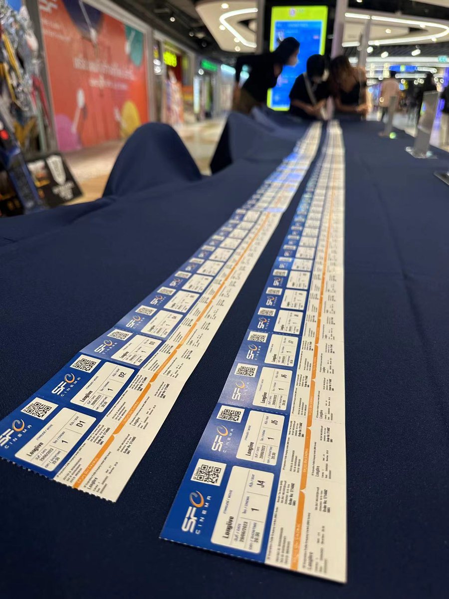LimitlessFBBF's tweet photo. Our vendor is on-site and ready to help! Guys, if you haven't pre-registerred but still want to watch the movie. You may go MBK and check the availabilities, however, no guarantee. We still have some empty seats. First come, first serve. #LongLiveLove #longlivelovemovie https://t.co/1YNZV5PhY5