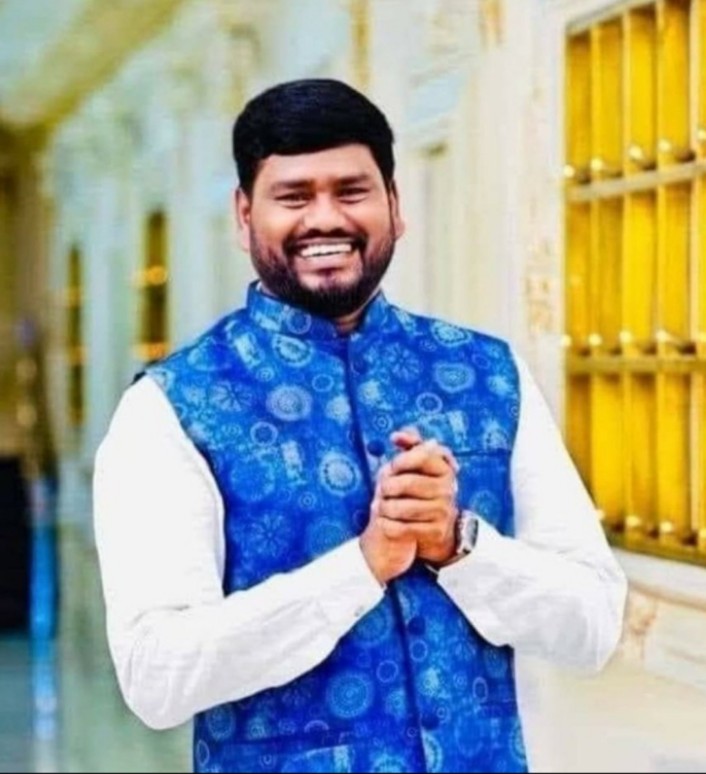 iqbalbroadcast's tweet photo. Deeply saddened to hear about the loss of #SaiChand, the renowned singer and Chairman of #TSWC . Sai Chand's dedication to his role as Chairman are truly admirable. His talent and passion will be greatly missed. My deepest condolences and heartfelt sympathy to his family.
#RIP https://t.co/hnG2CXpbNV