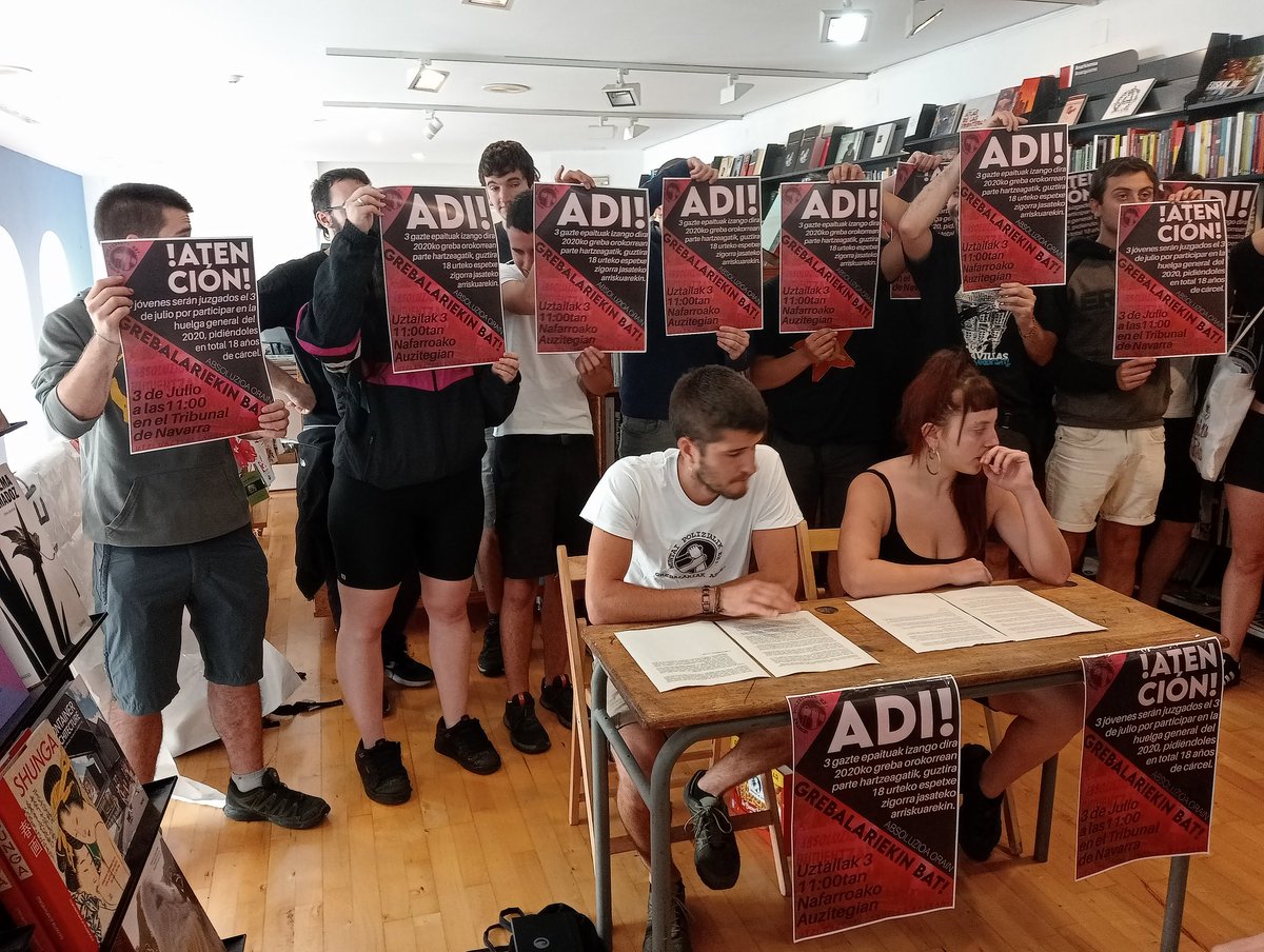 AhotsaInfo's tweet photo. Tres jóvenes se enfrentan a 18 años de cárcel por participar en la huelga general del 30 de enero de 2020 en Iruñea. https://t.co/Uk2YPQMeOZ