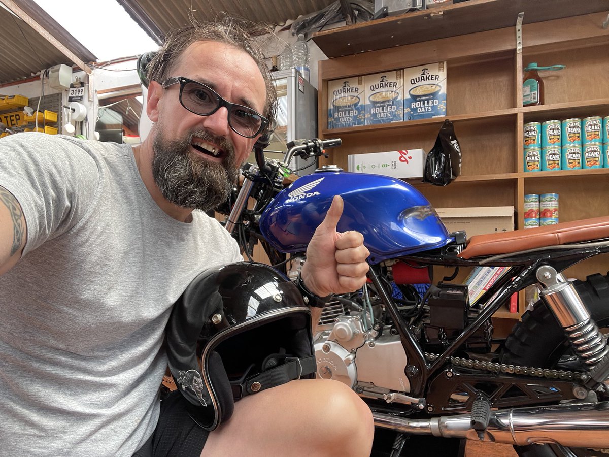 DrTepi's tweet photo. It went this good.

Not perfect and some fine dialling with the fuelling maybe required along with a proper test ride but it’s a thumbs up, she’s 100 times sweeter now.

#hondaxbr500 #xbr500 #drtepicustombuild #caferacer #brattracker https://t.co/WJAZnGuHrG