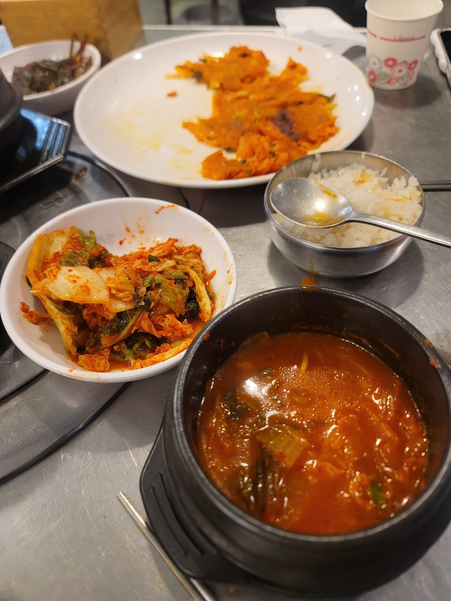 김치광공의 저녁식단..

김치전
김치
김치찌개