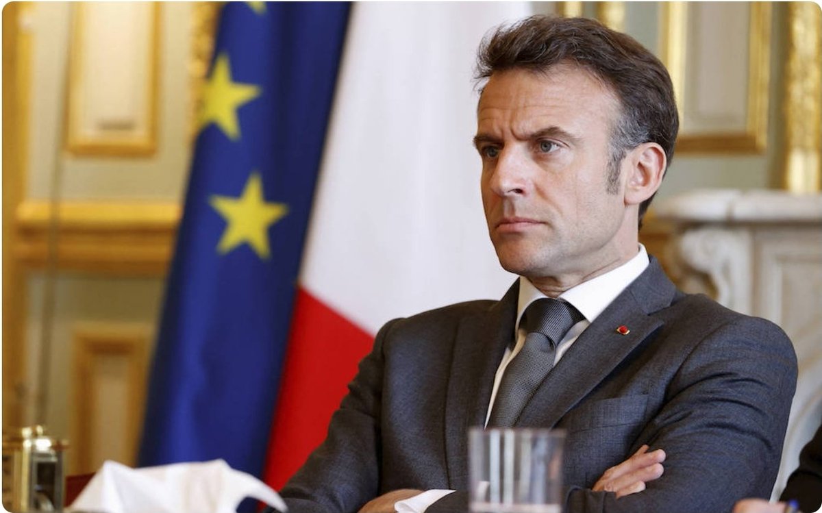 A droite toute tweet media
