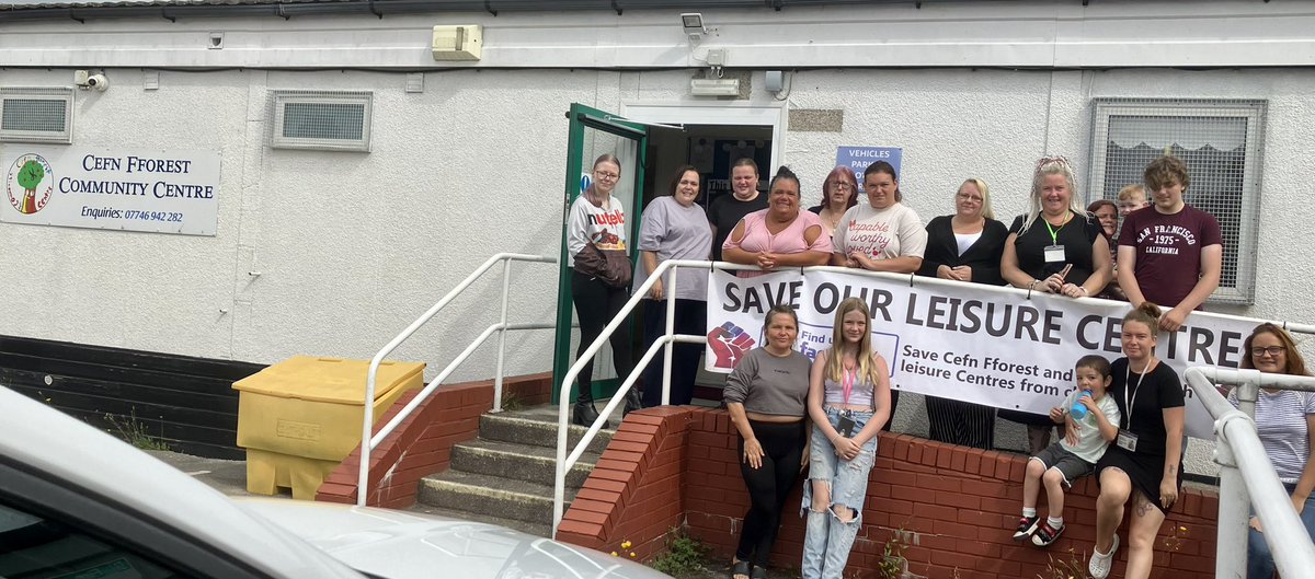 Day 30 - Of showing support for Pontllanfraith leisure centre and the others ✊

Keep the pictures rolling on ..…… 🎥 

Picture taken at Cefn Forrest Community centre showing their support for our campaign👍

#togetherstronger
#communityspirit #PeoplePower #saveourcentres