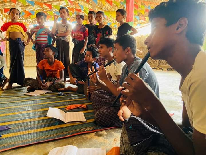 PialShil's tweet photo. They are some adorable spectators from our music class at The Rohingya Camp. They never miss any of classes. Whenever we call them to join they just ran away and again come. They love to join and enjoy class this way. This is how music draws everyone closer.
@UNHCR_BGD @UNICEFBD https://t.co/HYrayAr7AN
