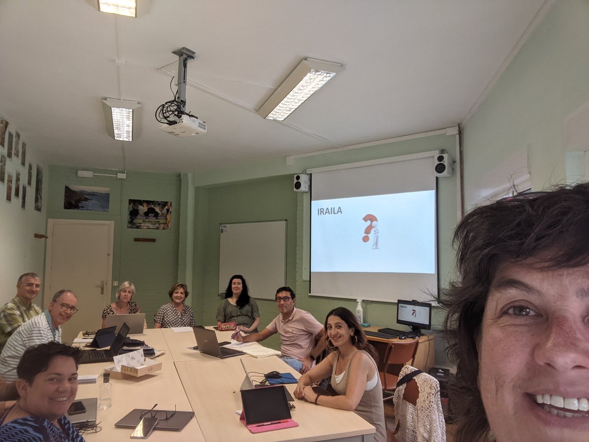 #euskeTwinning enbaxadoreon bilera.
2022-2023 Ikasturteari amaiera eman diogu 👋
Irailean bueltan gara.
Reunión de la embajada #eTwinning del País Vasco.