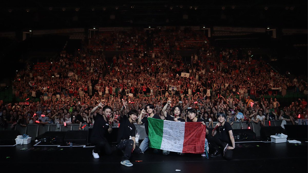 JinEnt_'s tweet photo. [2023 iKON WORLD TOUR - TAKE OFF]

Thank you, Florence, for a warm and enthusiastic welcome! 💚🤍❤️

Next Stop: Paris 🇫🇷

@iKONIC_143 
#iKON #iKON_EuropeTour #2023iKONWORLDTOURTAKEOFF #iKONonTour #JinEntertainment #JinEnt #withikonic https://t.co/6F7rxTuOKU