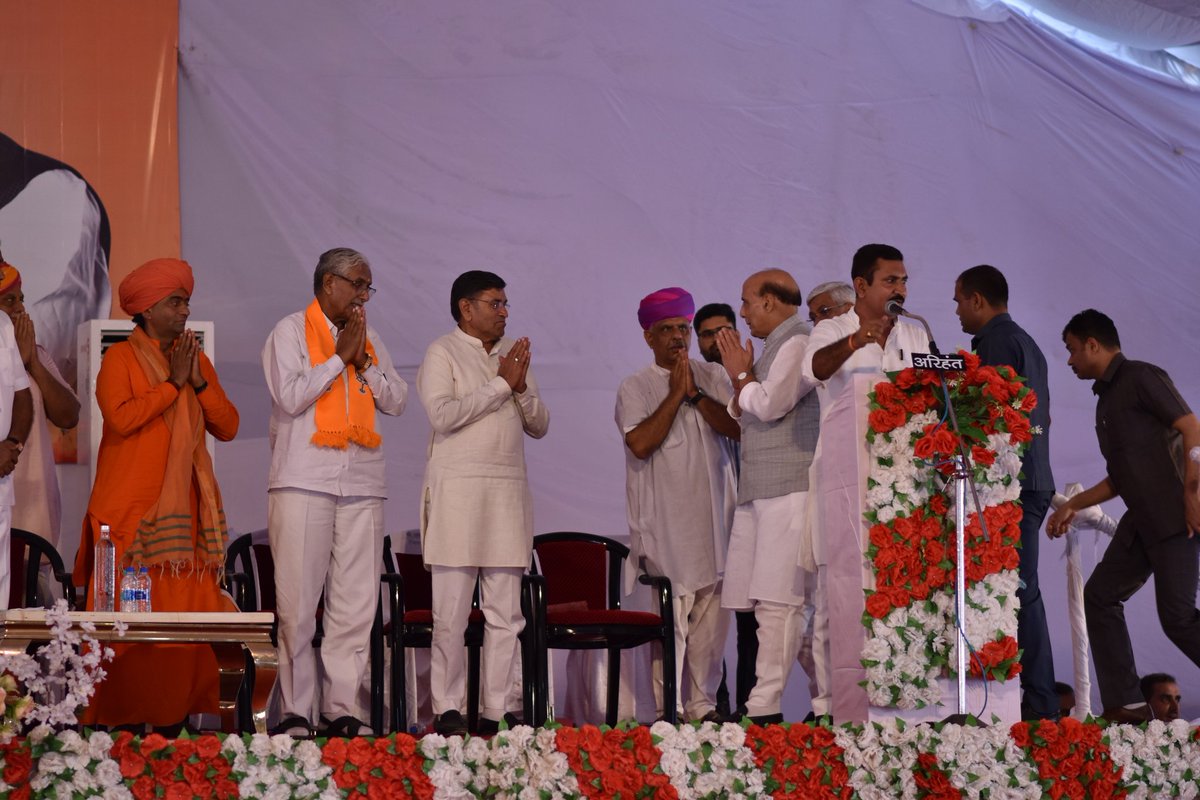 GajendraKhimsar's tweet photo. कल बालेसर (जोधपुर) में माननीय रक्षा मंत्री श्री राजनाथ सिंह जी की गरिमायी उपस्थिति में आयोजित जनसभा में उमड़े जनसैलाब ने आगामी विधानसभा चुनाव में कमल खिलाने पर अपनी मुहर लगा दी है। https://t.co/QxH7fti75k
