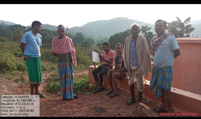 Srikantpatra32's tweet image. Mr. Suresh Durga a Vle of CSC helping people for withdraw money through Digipay where there is no internet facility and served by calling them to a hillpoint.

#onlycsccandothis
@CSCegov_ @_DigitalIndia @PMOIndia @OdishaSpv @DmKalahandi @cscspvkalahandi @