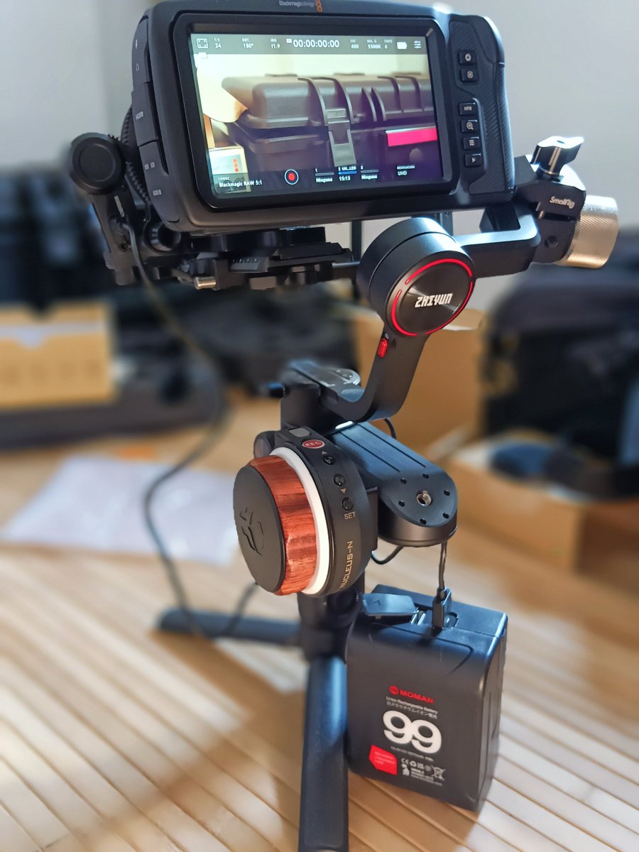 Creando nuevas configuraciones técnicas para proyectos que están por venir, tanto de publicidad como de ficción. No voy a parar de soñar despierto 24 veces por segundo.