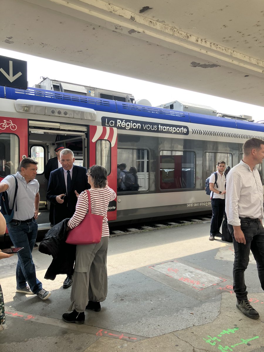 Jeanne.petitpoisson (@petitpoissonj) on Twitter photo #SNCFVoyageurs réouverture de la ligne Angoulême ↔️Saintes après travaux de <a href="/SNCFReseau/">SNCF Réseau</a> , bonne nouvelle pour les voyageurs👍<a href="/TERNouvelleAQ/">SNCF Voyageurs TER NOUVELLE-AQUITAINE</a> propose un jeu avec @Bleu_Rochelle 📻pour gagner des chèques cadeaux #SNCF dans le "6/9"
Bonne chance à tous🍀
➡️francebleu.fr/infos/transpor… #SNCFVoyageurs réouverture de la ligne Angoulême ↔️Saintes après travaux de <a href="/SNCFReseau/">SNCF Réseau</a> , bonne nouvelle pour les voyageurs👍<a href="/TERNouvelleAQ/">SNCF Voyageurs TER NOUVELLE-AQUITAINE</a> propose un jeu avec @Bleu_Rochelle 📻pour gagner des chèques cadeaux #SNCF dans le "6/9"
Bonne chance à tous🍀
➡️francebleu.fr/infos/transpor…