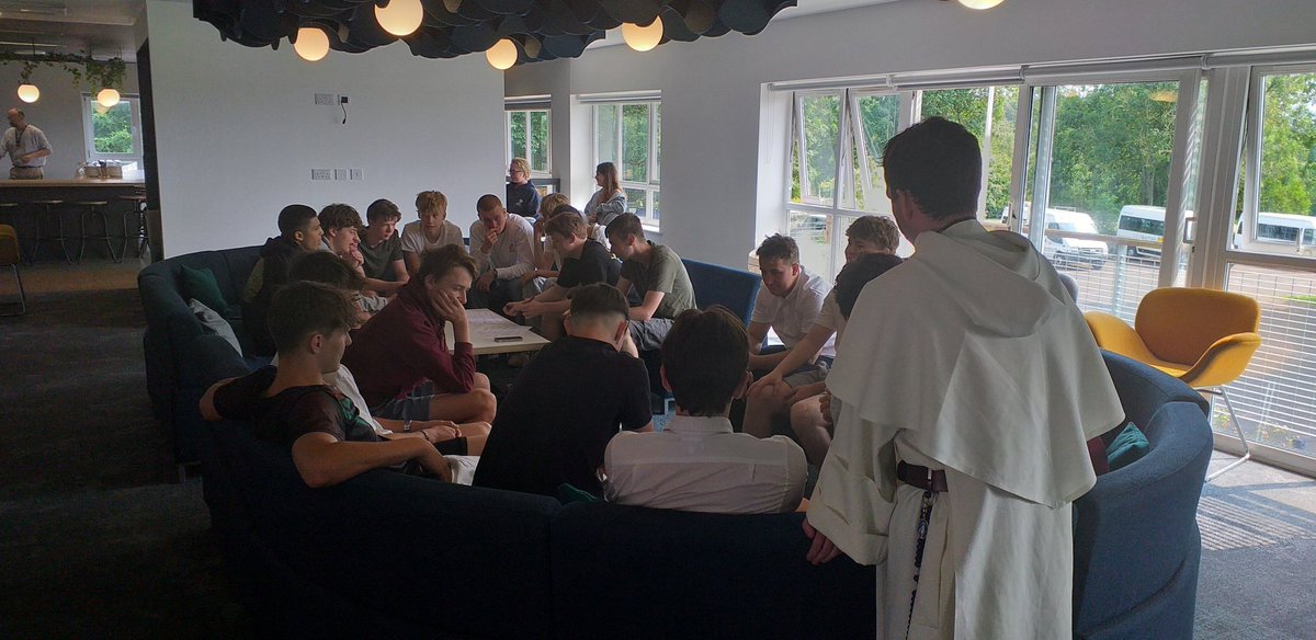 Part one of our L6 Day of Recollection - DISCOVER 💭 What is it that we love about our school and our houses? ❤💛 #OratoryCuriosity #OratoryJoy