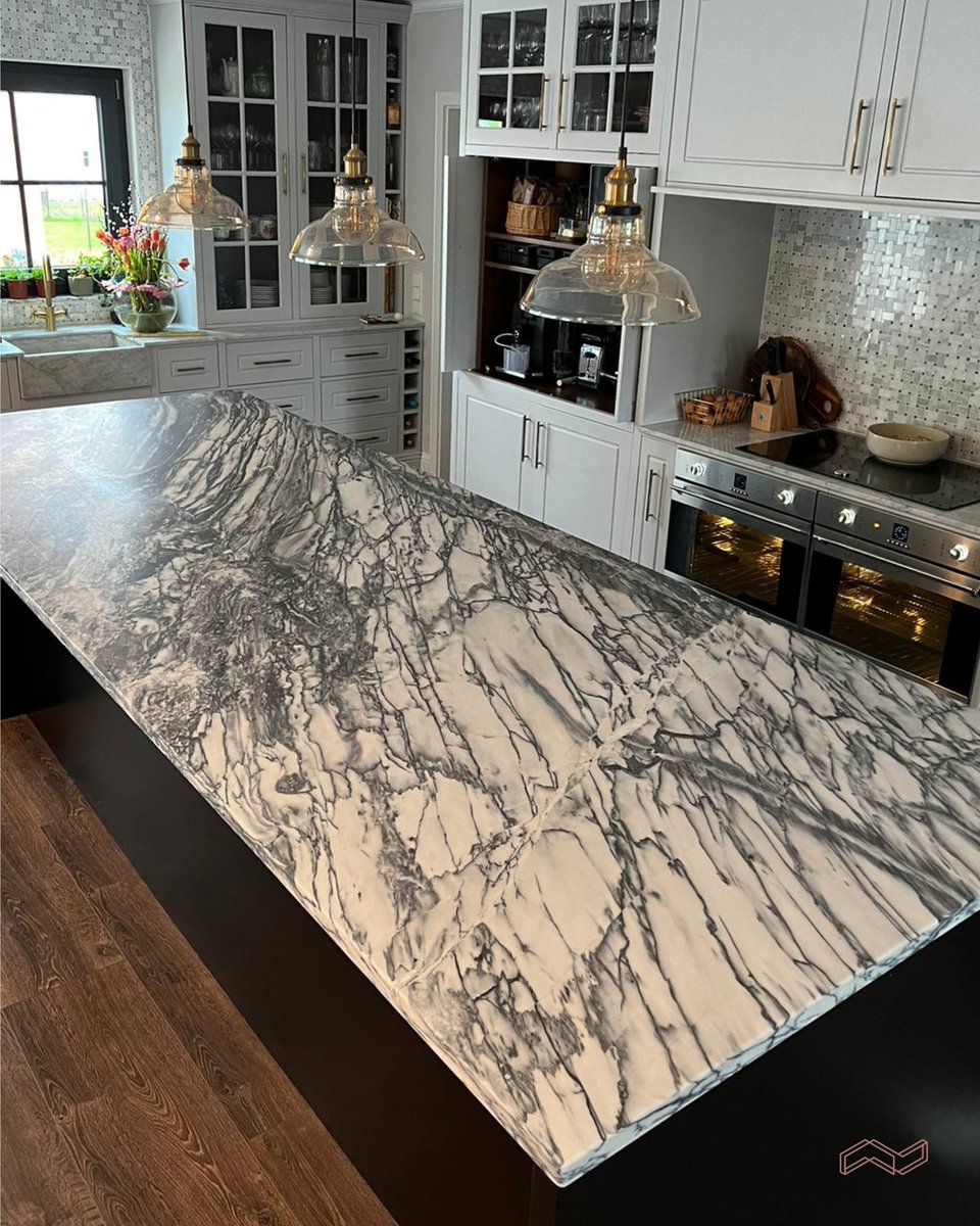 Looking for that dream kitchen countertop?
We can make your project

Stone: Pele Tigre

#alsstones #airelimestones #naturalstone #stone #marble #marbleinspiration#project #nature #stoneinspiration #naturalstone #kitchenisland #kitchendesign #kitchendecor #kitcheninspiration