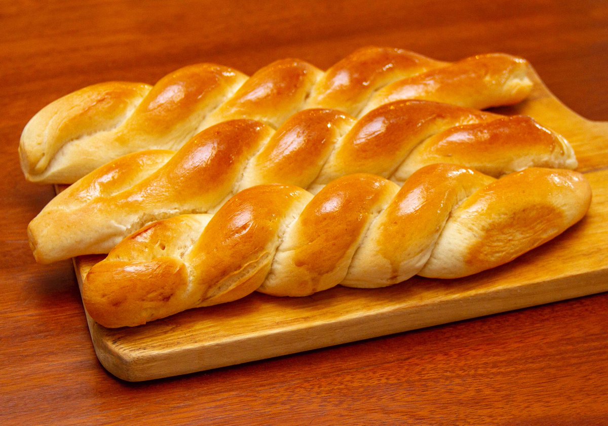 WomensBakeryRW's tweet image. From simple ingredients to mouth-watering nutritious treats. Our bread is a labor of passion and empowerment, and it's waiting to be shared with you. Pass by one of our bakeries (Kigali, Ruyenzi and Gicumbi).

#TogetherWerise #BreadPower #StrongWomenBakingBread

@RwandaWomenNet