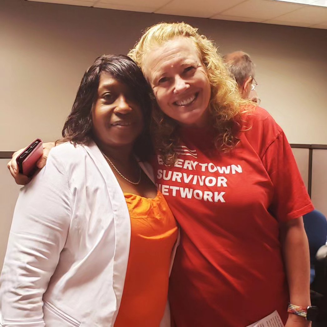 @NBC10 RI @MomsDemand volunteers and survivors were on hand to support the Keeping Dealers Honest Act on Tuesday. #MomsAreEverywhere @Everytown 
TY to @NBC10 for this report, which explains key features of the bill.