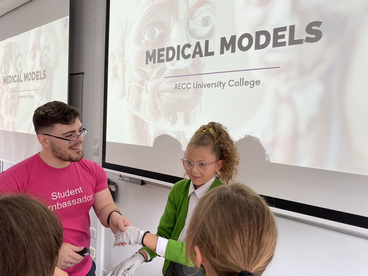 Helen Lewis tweet media