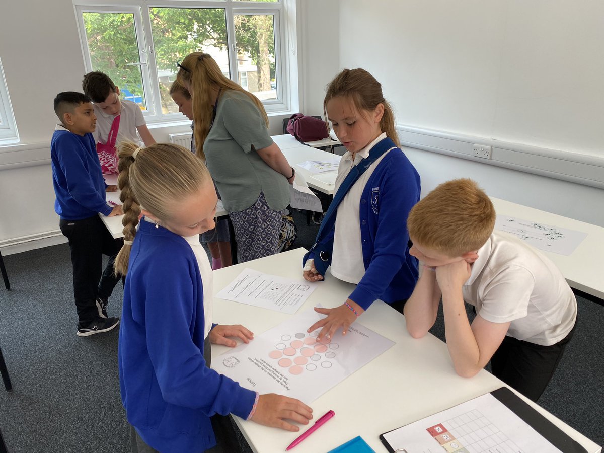 Helen Lewis tweet media