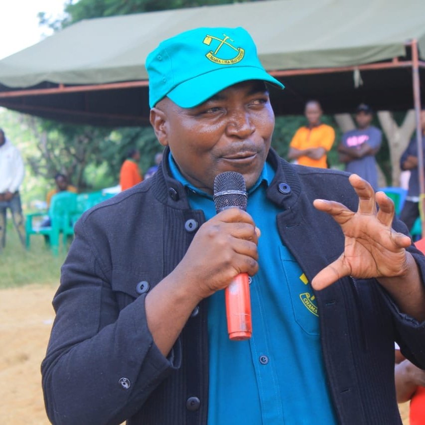Tehamaccmiringa's tweet photo. Mjumbe wa kamati ya siasa ya halmashauri kuu ya CCM Wilaya ya Iringa Mjini Ndugu Joseph Nzara Ryata Anakutakieni Sikukuu Njema ya Eid https://t.co/DmVpuv6CzM