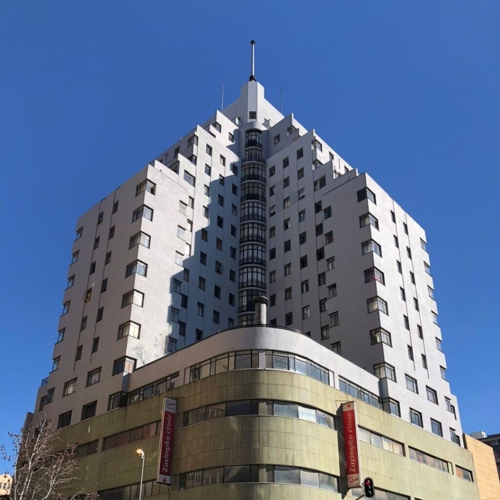 Johannesburg In Your Pocket 📚 tweet media