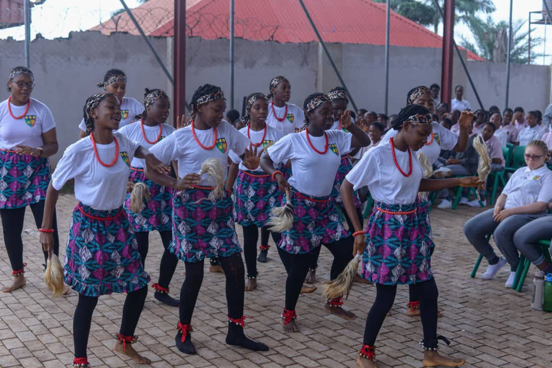 cfmemories's tweet photo. Yesterday, we held a Prize Giving ceremony at Roseville School, Enugu, for one of our winners at the Young and Engaged Speaker Series.

Kamsiyọchukwu Nnamani had emerged winner of the Akpọọ Asupee category of the competition held in December 2022 and it was fulfilling for her https://t.co/eO8ZLkeJxJ