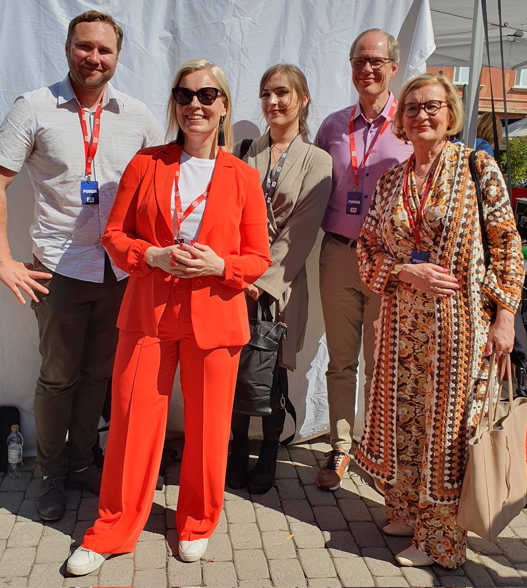 DigiConsumers (@consumersdigi) on Twitter photo Monipuolinen keskustelu nuorten #työelämä'peloista. Porilaiselta yleisöltä aplodit sille, että Poriin avautuu syksyllä uusi #Yrityskylä <a href="/Porikaupunki/">Porin kaupunki</a>. Hyvin vedetty <a href="/JenniJarvela/">Jenni Järvelä</a>! Kiitos <a href="/paularisikko/">Paula Risikko</a>, Julia Nuckols, <a href="/JuhaKoponen/">Juha Koponen</a> ja <a href="/ljvaara/">Lauri Vaara</a>! <a href="/SuomiAreena/">SuomiAreena</a>
mtv.fi/sarja/suomiare… Monipuolinen keskustelu nuorten #työelämä'peloista. Porilaiselta yleisöltä aplodit sille, että Poriin avautuu syksyllä uusi #Yrityskylä <a href="/Porikaupunki/">Porin kaupunki</a>. Hyvin vedetty <a href="/JenniJarvela/">Jenni Järvelä</a>! Kiitos <a href="/paularisikko/">Paula Risikko</a>, Julia Nuckols, <a href="/JuhaKoponen/">Juha Koponen</a> ja <a href="/ljvaara/">Lauri Vaara</a>! <a href="/SuomiAreena/">SuomiAreena</a>
mtv.fi/sarja/suomiare…