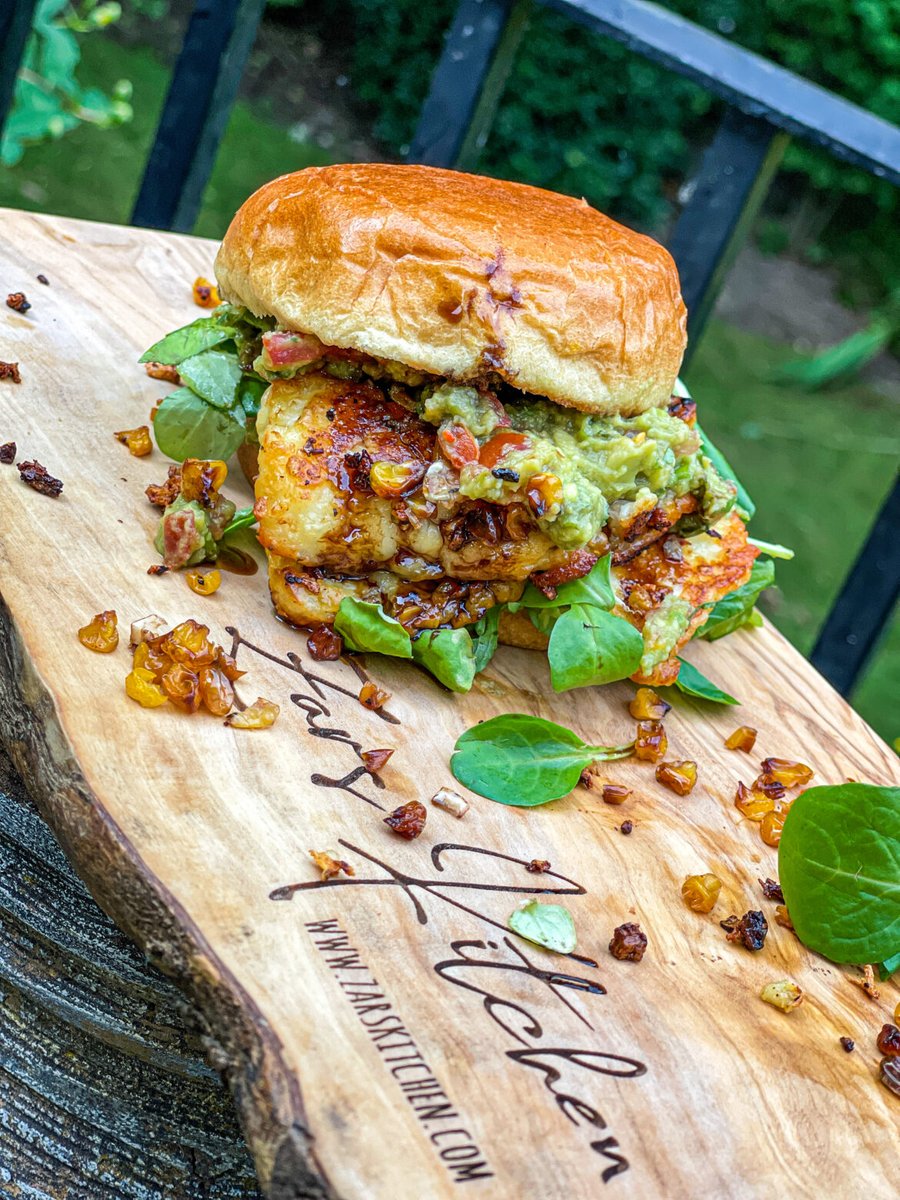 zarskitchen's tweet photo. Garlicky halloumi cooked to perfection with a golden crispy crust on the outside and a gooey centre that melts in your mouth… along with a generous dollop of creamy guac that balances out the richness of the halloumi. https://t.co/LLJ8QfYYlh