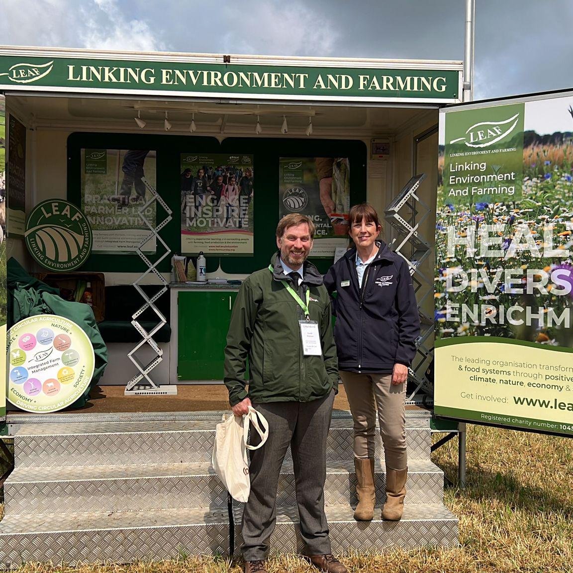 LEAF_Farming's tweet photo. A super special visitor today @Groundswellaguk π₯³π
David Webster - who'll soon be joining #TeamLEAF as our new CEO drops in to see us in action ππ±π₯ππ @clare_selvey
#IntegratedFarmManagement #LEAFMarque #Sustainable #Groundswell2023 https://t.co/1UtYQ1i29H