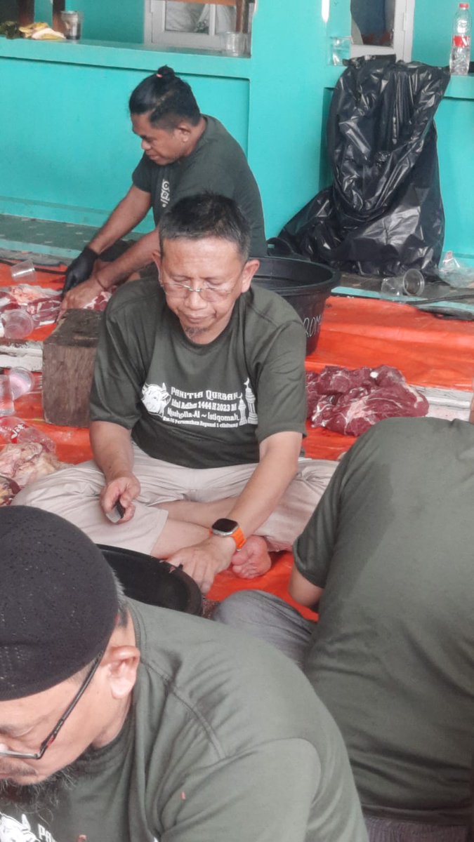 BudiMM_'s tweet photo. Alhamdulillah Hari ini kami ikut membantu panitia qurban di Mushalla Al-Istiqamah, Bekasi Regensi-1, RW. 06, Cibitung Bekasi
#pkscibitung
#pkscikarangbarat
#pksbekasi
#pksjawabarat
#PKSpembelaRakyat
#calegpks
#budimm
#budimmn01
#cikarangabarat
#cibitung
#kabbekasi https://t.co/U8N0oxLbAd