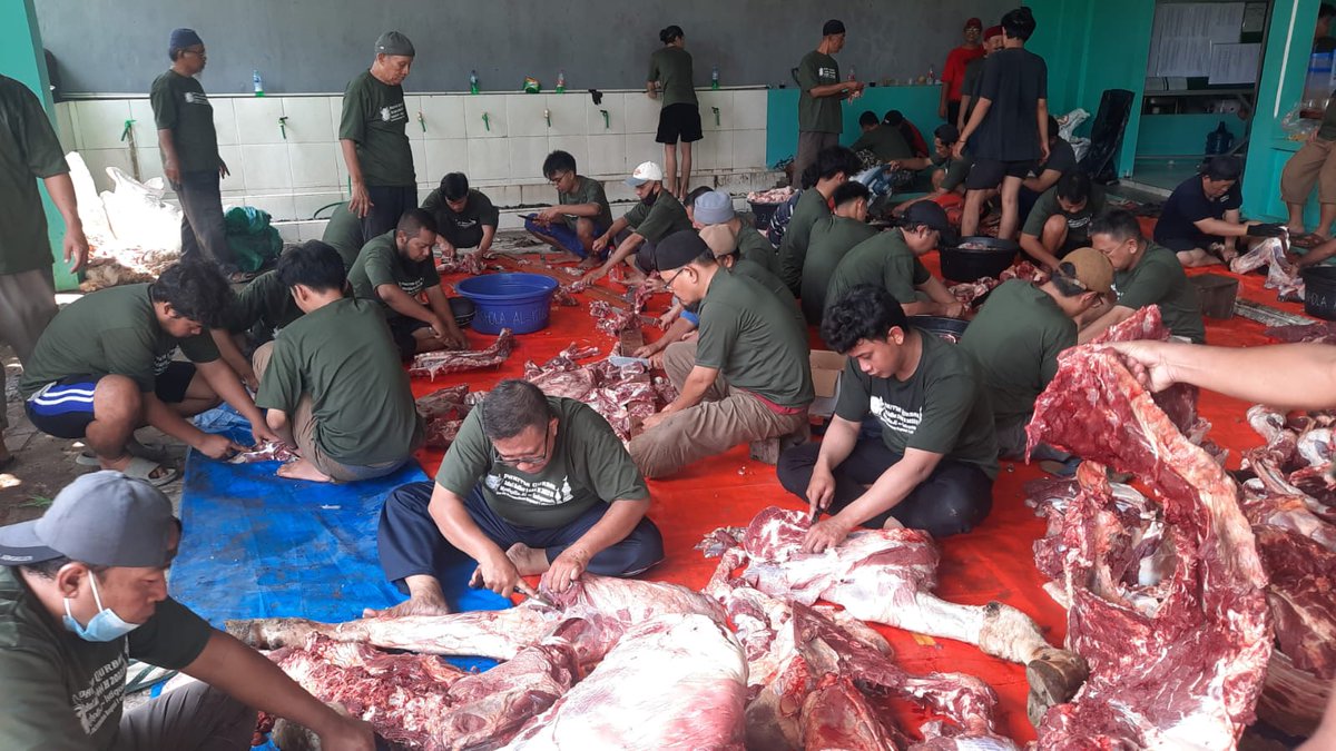 BudiMM_'s tweet photo. Alhamdulillah Hari ini kami ikut membantu panitia qurban di Mushalla Al-Istiqamah, Bekasi Regensi-1, RW. 06, Cibitung Bekasi
#pkscibitung
#pkscikarangbarat
#pksbekasi
#pksjawabarat
#PKSpembelaRakyat
#calegpks
#budimm
#budimmn01
#cikarangabarat
#cibitung
#kabbekasi https://t.co/U8N0oxLbAd