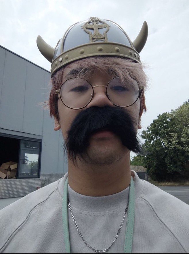 Hug_Vann's tweet image. Je me réveille, je vois le village de Solary, je suis trop heureux :
- MELONIX 🐗
- SHLATANIX 🐗
- PENGIX 🐗
- TAKESIX 🐗
- STEELBIX 🐗
Ça pète de fou, on joue le festin les amis #SLYWIN

(Tweet parlant de League of legends LFL otp lol ligue française de ligue of legends)