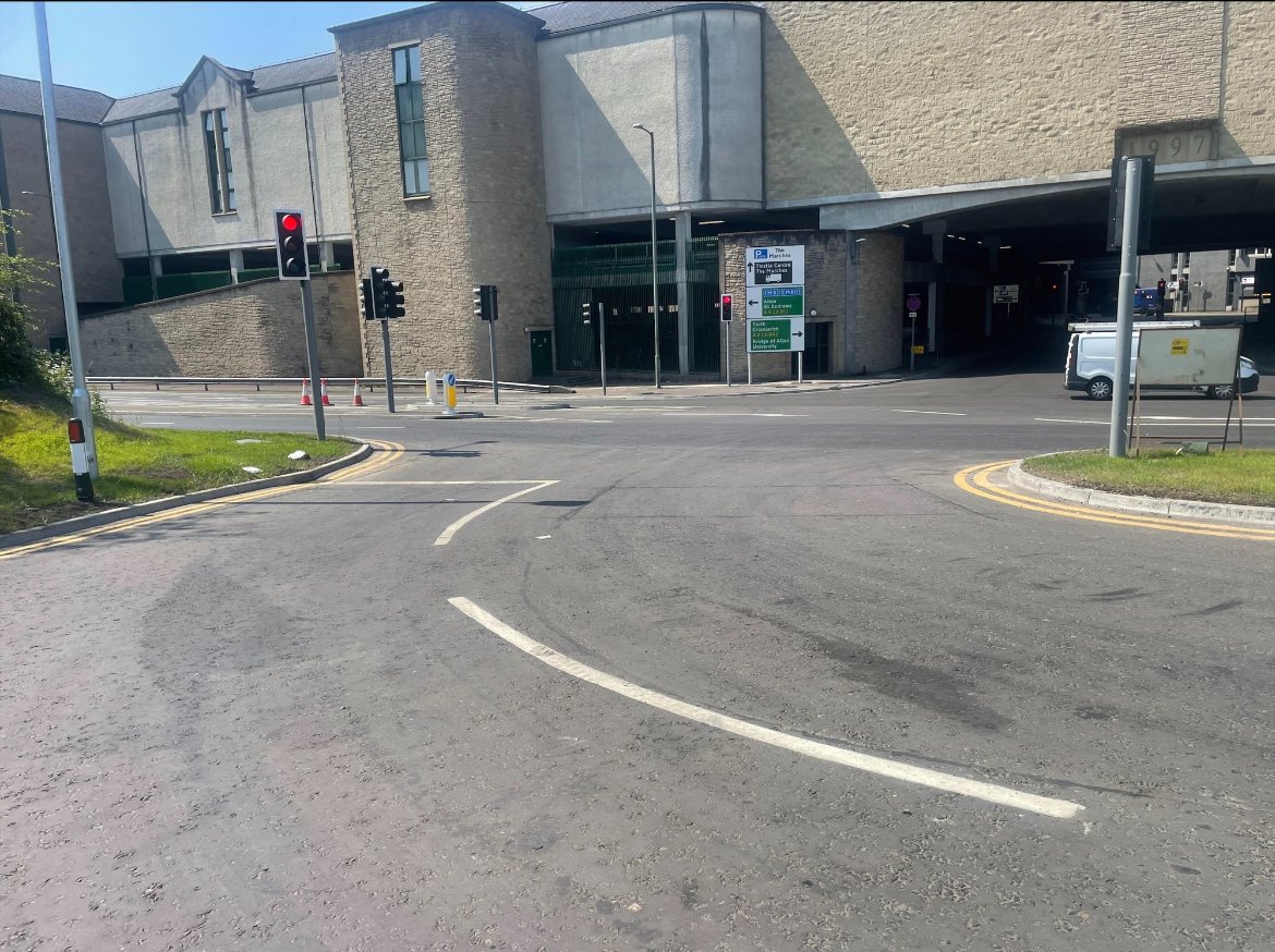 ScotRail's tweet photo. ℹ️ Both North and South car parks at Stirling station reopened this week. The south car park is accessible from a new entrance on the A9 Burghmuir Road.

🚗 Vehicles travelling on Goosecroft Road can access the south car park via a new ‘T’ junction traffic light system. https://t.co/Z7fhEP3isB