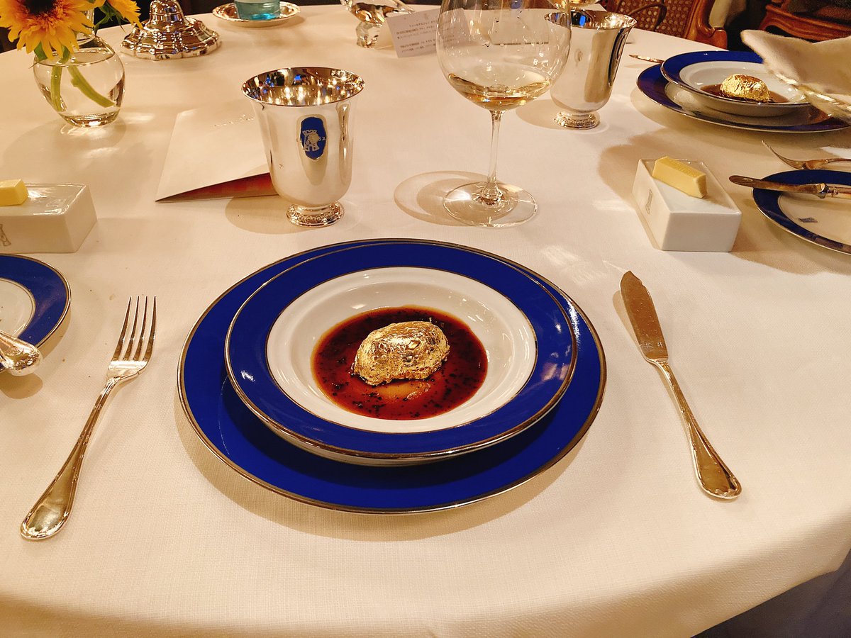 morimotoshoji's tweet photo. 黄金に輝く料理きた https://t.co/uI49qGlAxm