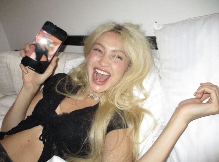 Hi i do #openfollow for roleplayers only! kindly retweet this tweet to get a follow.