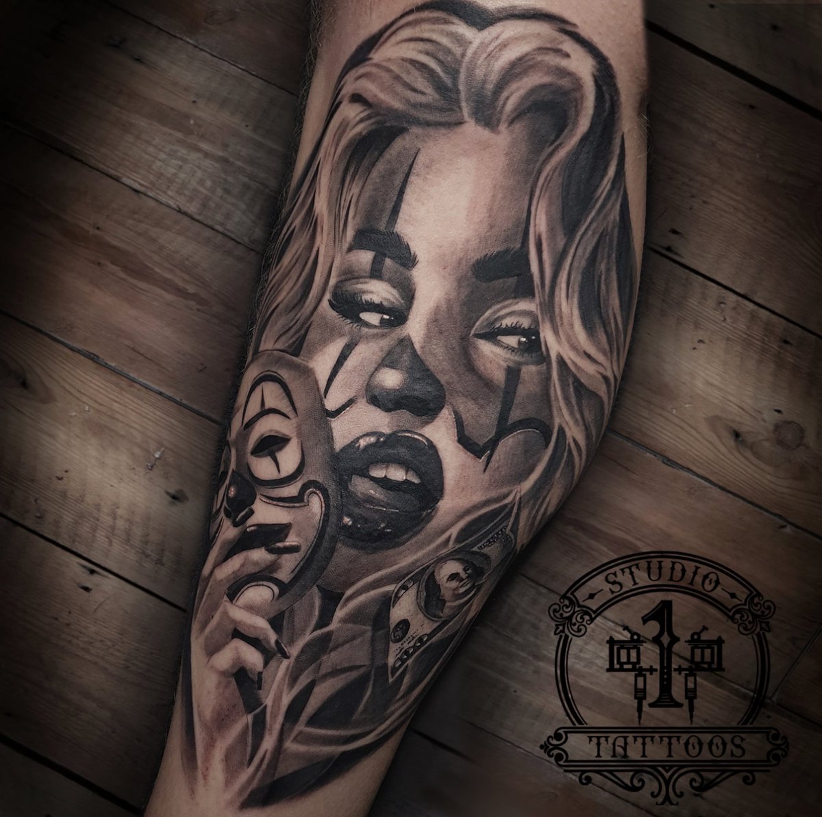 Studio1tat2's tweet photo. 💋💵C H I C A N O L A D Y💵💋
By @startattooist
#Rt #Tattoo #Tattoos #Tattooist #TattooArtist #ChicanoTattoo #Chicano #Consafos #Art #Artist #Realistictattoo #Gangstertattoo #Money #portrait #Tattoooftheday #inked #Studio1TattooShop #LondonTattooArtist #LondonTattoo #London #Kent https://t.co/PC7TtCNnkJ