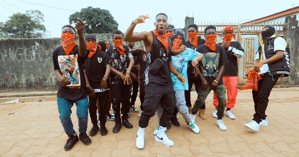 GuineeBuzz's tweet photo. 🔴🇬🇳NOUVEAUTÉ : Clip inédit de l'artiste #Drago224 qui rend un vibrant #HOMMAGE lyrical au peuple de l'AXE 🔥✅

👉Rendez-vous le 1er Juillet 2023 sur toutes les plateformes #digitales. https://t.co/HZ8xZ7myoe