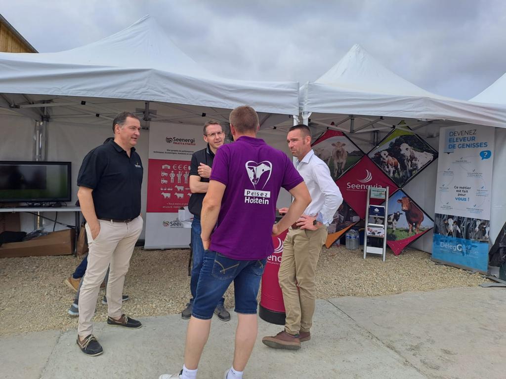 seenovia's tweet photo. [EVENEMENT]

 🐄 Retrouvez nous aujourd'hui au GAEC du Grand Rocher à Vaiges, à la Porte ouverte organisée par #Primholstein53 ! 🤩 https://t.co/4N4HH8UCbl