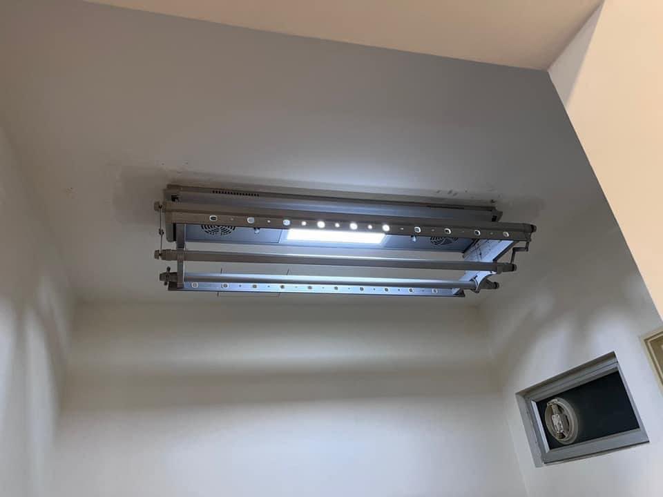 networks_local's tweet photo. Tudiaa, ampaian paling jimat ruang!! 

Boleh adjust naik turun pakai remote je, lagi power siap ada lampu dengan kipas tu nak bagi kain cepat kering 

Tengokla weh harga dia 👉 https://t.co/izdmbShaO5

Yang tggl rumah kondo ke flat elok lah pakai. Senang sikit nak sidai pakaian. https://t.co/DH94R0rSAS