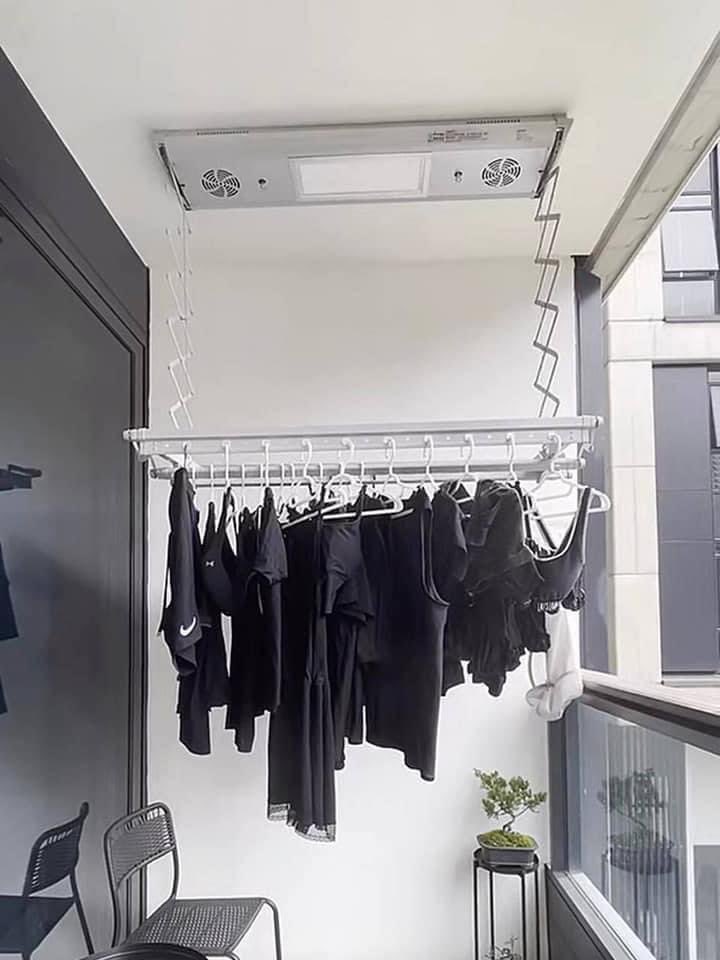 networks_local's tweet photo. Tudiaa, ampaian paling jimat ruang!! 

Boleh adjust naik turun pakai remote je, lagi power siap ada lampu dengan kipas tu nak bagi kain cepat kering 

Tengokla weh harga dia 👉 https://t.co/izdmbShaO5

Yang tggl rumah kondo ke flat elok lah pakai. Senang sikit nak sidai pakaian. https://t.co/DH94R0rSAS