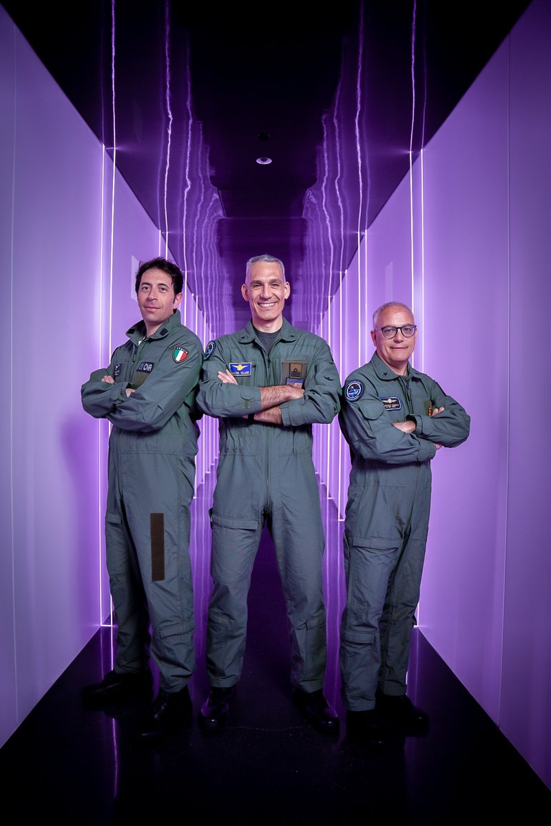 CommunityGroup_'s tweet photo. 🚀Alle 17.00 ore italiane è previsto il lancio di #Galactic01: il primo volo spaziale commerciale di @virgingalactic

🇮🇹3 membri dell'@ItalianAirForce e del @CNRsocial_ a bordo e #TeamCommunity da terra a fianco del progetto!

Diretta del lancio 🔗 https://t.co/VzdAH7Xu0W https://t.co/Y1uXzyhaNh