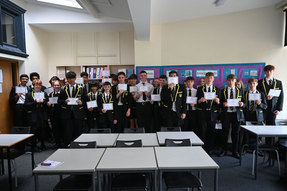 stockportgs's tweet photo. During the academic year, over 270 pupils have entered @UKMathsTrust challenges.

The challenges are part of a national competition split into Junior, Intermediate and Senior Maths Challenges.

Huge congratulations to the pupils who achieved a Bronze, Silver or Gold certificate! https://t.co/pbUYS4JBnn