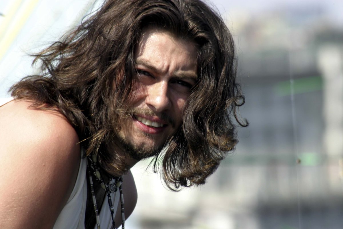 Barış Akarsu bugün 44 yaşına girecekti.
İyi ki bu dünyadan geçtin.🖤♾️