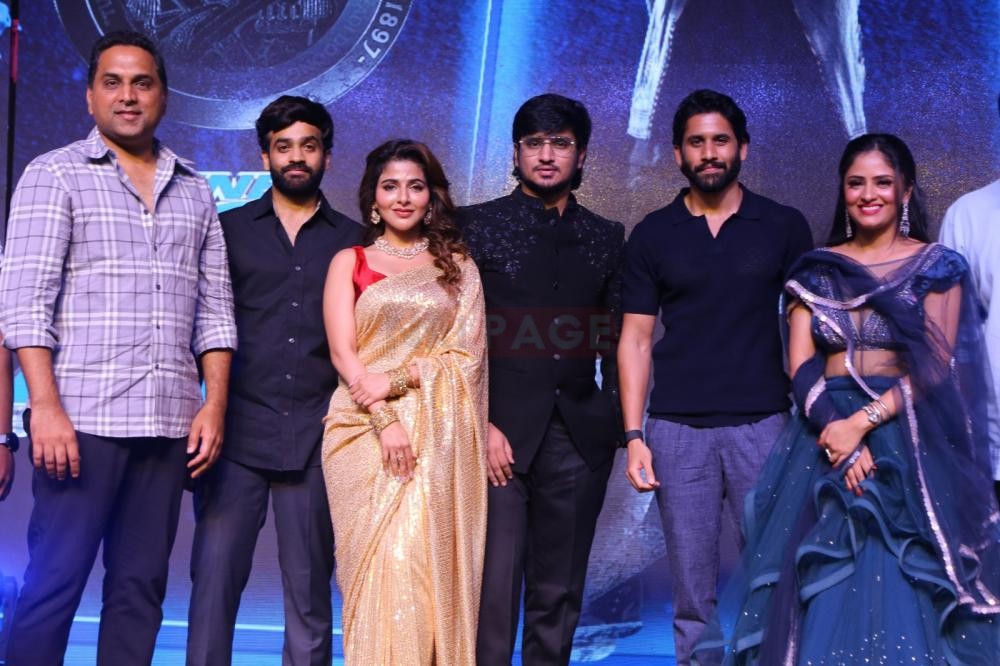NRIPage's tweet photo. SPY Movie Pre Release Event.. For more photos https://t.co/19Dm97FTxn #NRIPage #SPYMovieEvent #SPYPreRelease #SpyIsComing #GetYourSpyOn
#SquadGoalsSpyStyle #SpyingIsTheNewCool
#ThrillerWithSPY #ActionWithSPY
#BehindTheScenesSPY #SpyingInProgress https://t.co/rXukA2A79t
