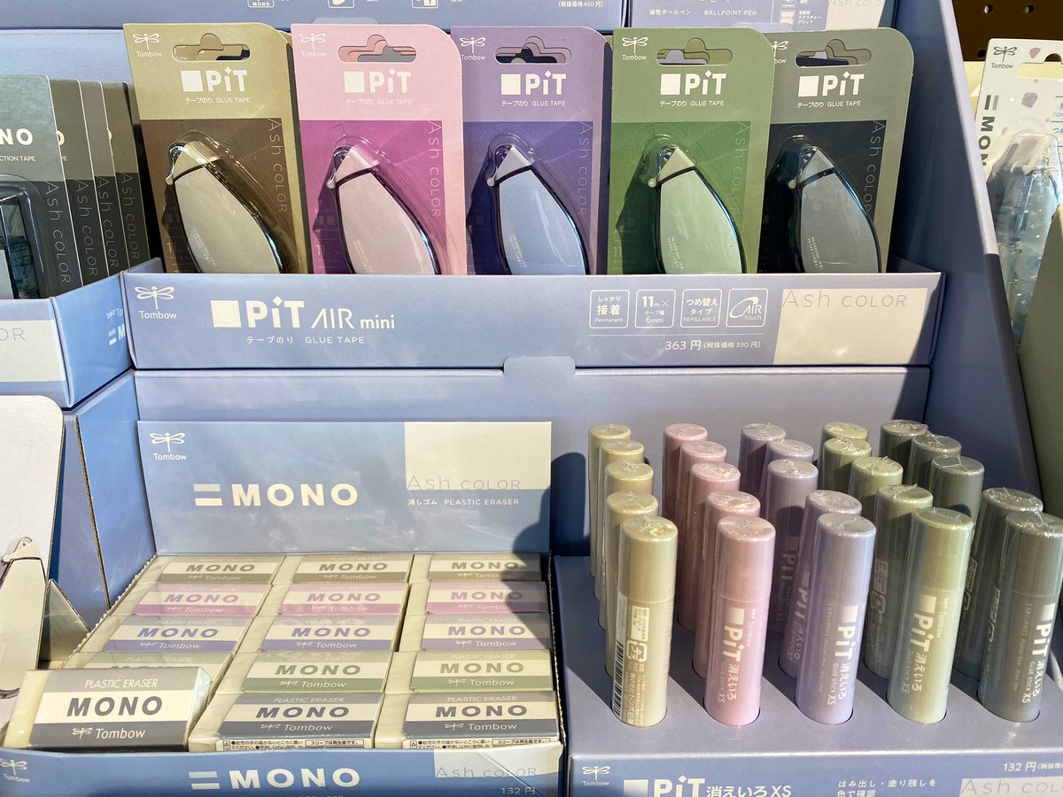 way_tenri's tweet photo. /
新商品入荷🌟🌟
\
「だれが持ってもステキ色。ASH COLORのMONO / PiT」
トンボ鉛筆より、MONOとPITの限定アッシュカラーが入荷しました✨✏️
#トンボ鉛筆 #MONO #PIT #新商品 #アッシュカラー #ASHCOLOR #文房具 https://t.co/6hBrXTKwqc