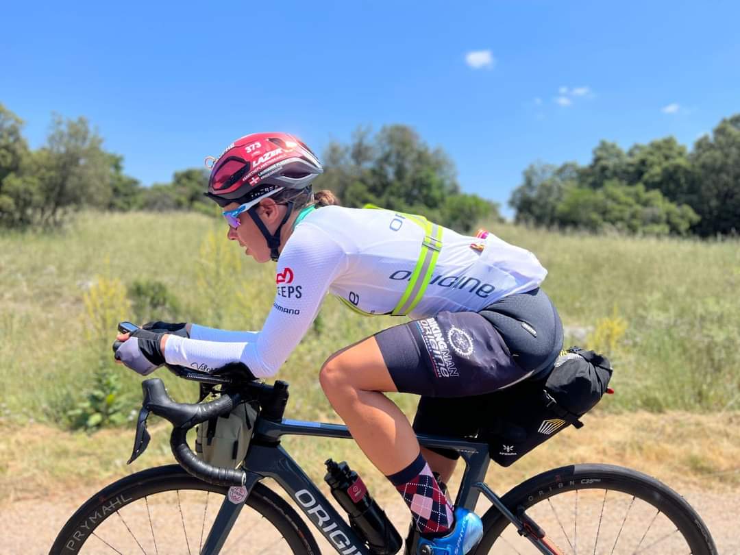 Certains redoutent d'aller à la boulangerie à vélo. Lauriane Plaçais vient d'avaler 1000km et franchir 20000m de D+ - Un effort de 52h12mn qui l'a placé en tête à l'arrivée du <a href="/BikingMan_Ultra/">BikingMan_Ultra</a>. On a été lui poser quelques questions. Interview à paraître prochainement sur Weelz!