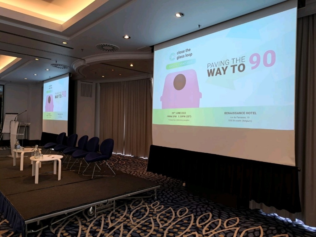 theglassloop's tweet photo. 🚀Join us for #ClosetheGlassLoop Annual Event, where glass professionals gather to achieve our ambitious goal of 90% glass recycling by 2030.
Can't be here in person? Join the live discussion on Twitter with #PavingTheWayTo90 and let your voice be heard! 🔥✨#GlassRecycling https://t.co/DALStklQZN